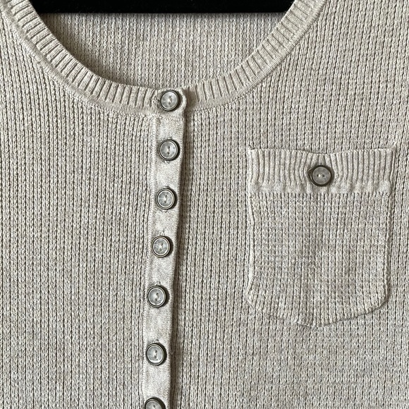 Moda International top - Picture 3 of 5